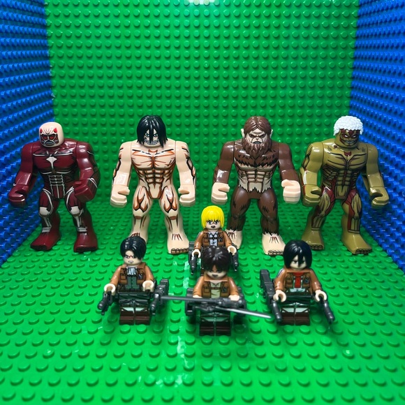 Attack On Titan Building Block Set compatible with Lego - Picture 2 of 4